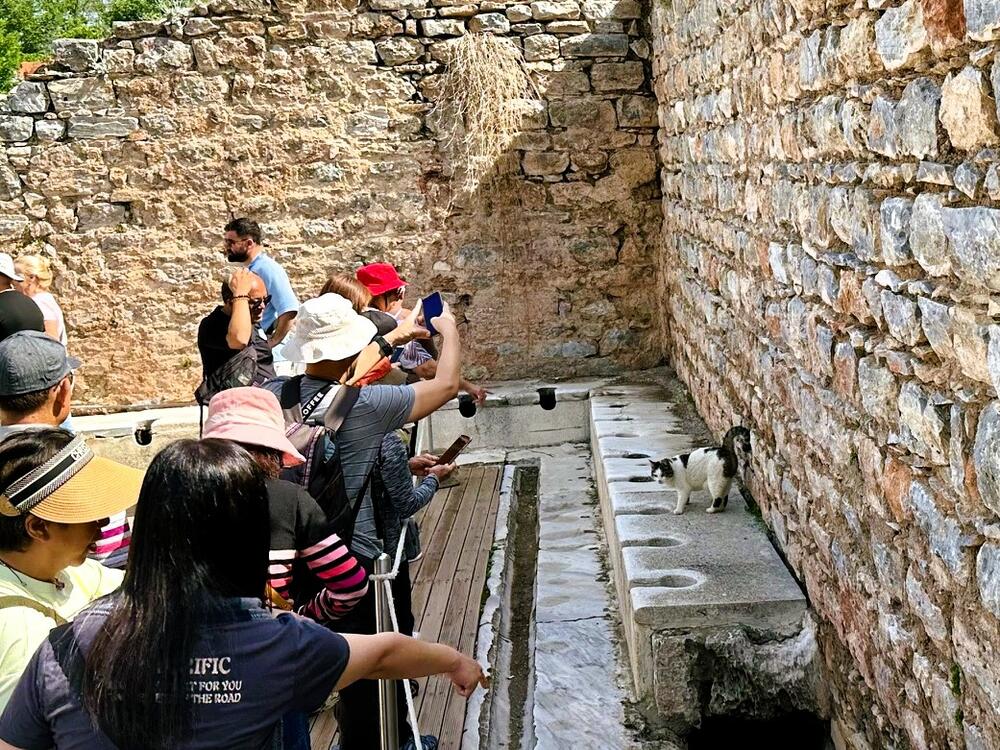 Antički javni toalet