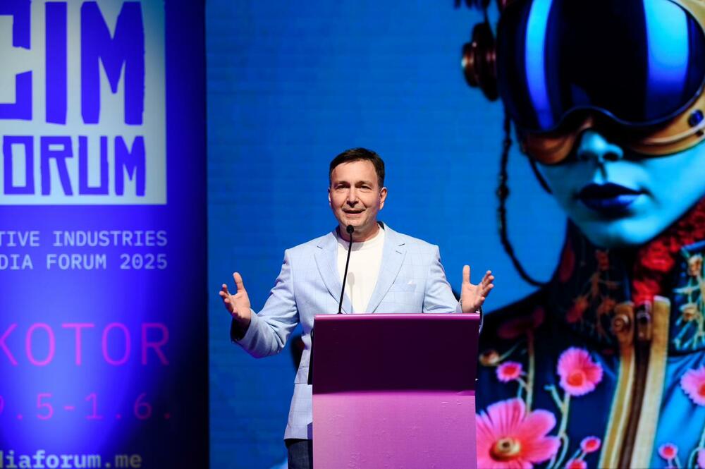 <p>Pod zvjezdanim nebom i ispred drevnih zidina Katedrale Svetog Tripuna, sinoć je svečano otvoreno četvrto izdanje CIM Foruma, regionalne platforme koja iz godine u godinu okuplja najistaknutije stručnjake iz oblasti komunikacija, medija, umjetnosti, tehnologije i kreativnih industrija.</p>