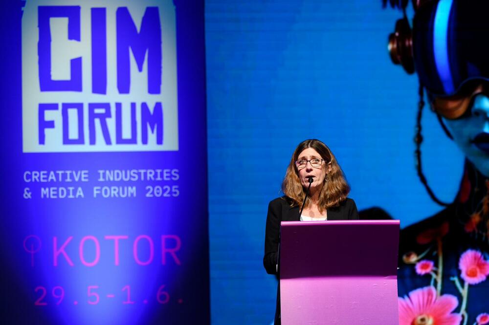 <p>Pod zvjezdanim nebom i ispred drevnih zidina Katedrale Svetog Tripuna, sinoć je svečano otvoreno četvrto izdanje CIM Foruma, regionalne platforme koja iz godine u godinu okuplja najistaknutije stručnjake iz oblasti komunikacija, medija, umjetnosti, tehnologije i kreativnih industrija.</p>