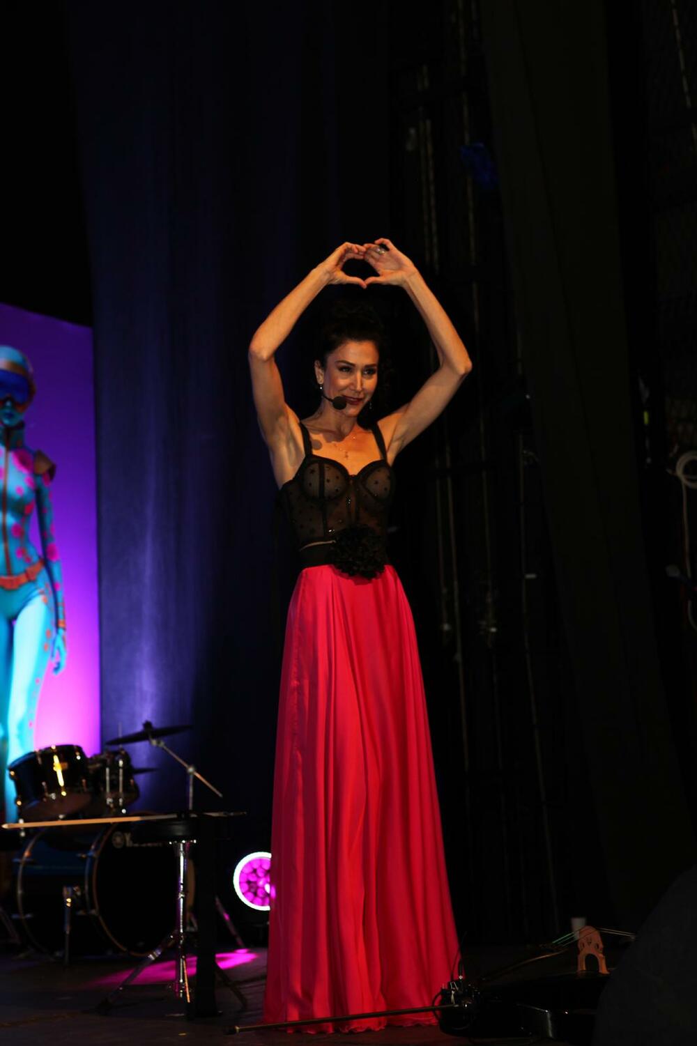 <p>Pod zvjezdanim nebom i ispred drevnih zidina Katedrale Svetog Tripuna, sinoć je svečano otvoreno četvrto izdanje CIM Foruma, regionalne platforme koja iz godine u godinu okuplja najistaknutije stručnjake iz oblasti komunikacija, medija, umjetnosti, tehnologije i kreativnih industrija.</p>