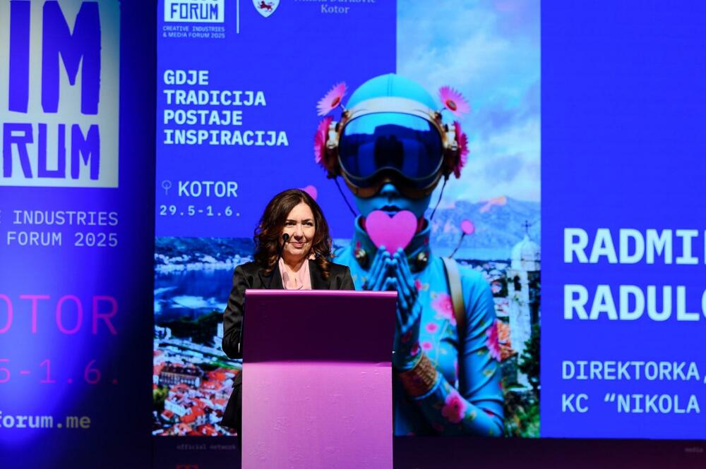 <p>Pod zvjezdanim nebom i ispred drevnih zidina Katedrale Svetog Tripuna, sinoć je svečano otvoreno četvrto izdanje CIM Foruma, regionalne platforme koja iz godine u godinu okuplja najistaknutije stručnjake iz oblasti komunikacija, medija, umjetnosti, tehnologije i kreativnih industrija.</p>