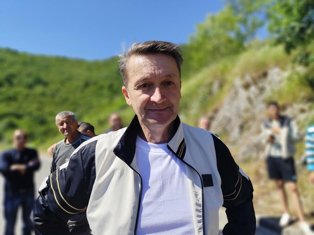 <p>Ponovili su da većina njih ima doznake od prošle godine koje ne mogu realizovati, da imaju i posječenih drva na lageru koje ne mogu iskoristiti, da im od decembra prošle godine ne dozvoljavaju da se bave pomenutim poslom, a većini je to jedini izvor prihoda</p>