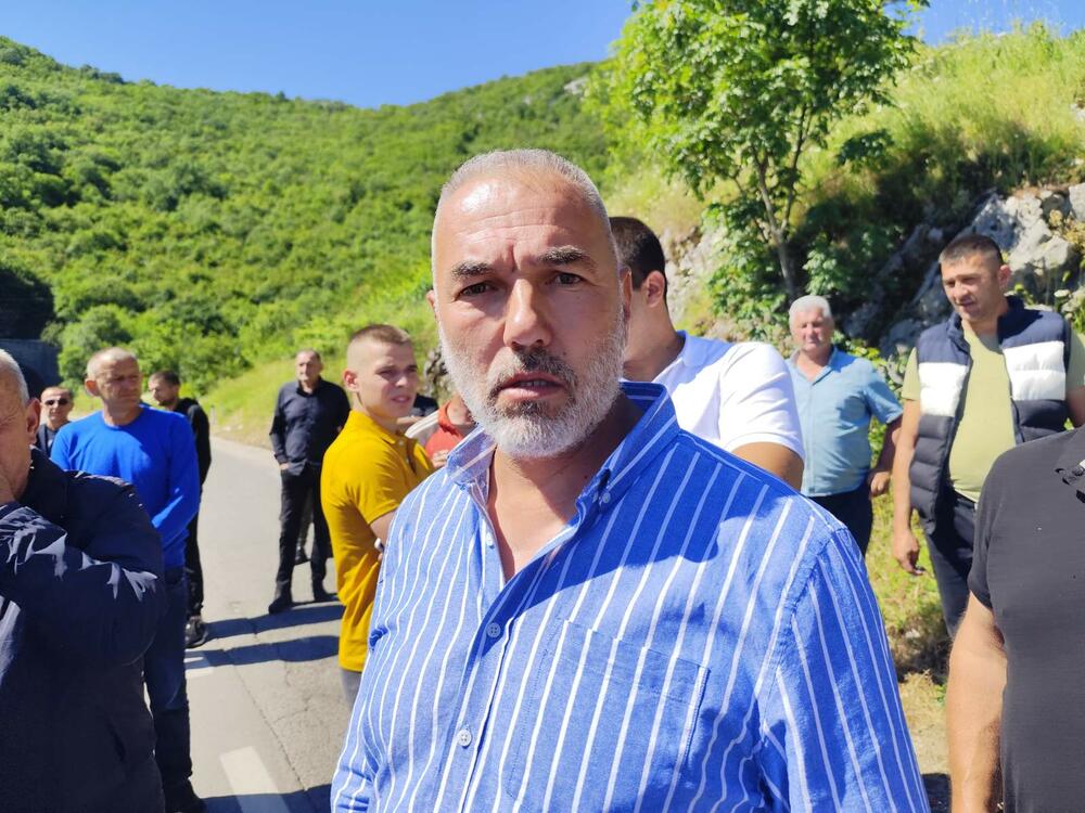 <p>Ponovili su da većina njih ima doznake od prošle godine koje ne mogu realizovati, da imaju i posječenih drva na lageru koje ne mogu iskoristiti, da im od decembra prošle godine ne dozvoljavaju da se bave pomenutim poslom, a većini je to jedini izvor prihoda</p>