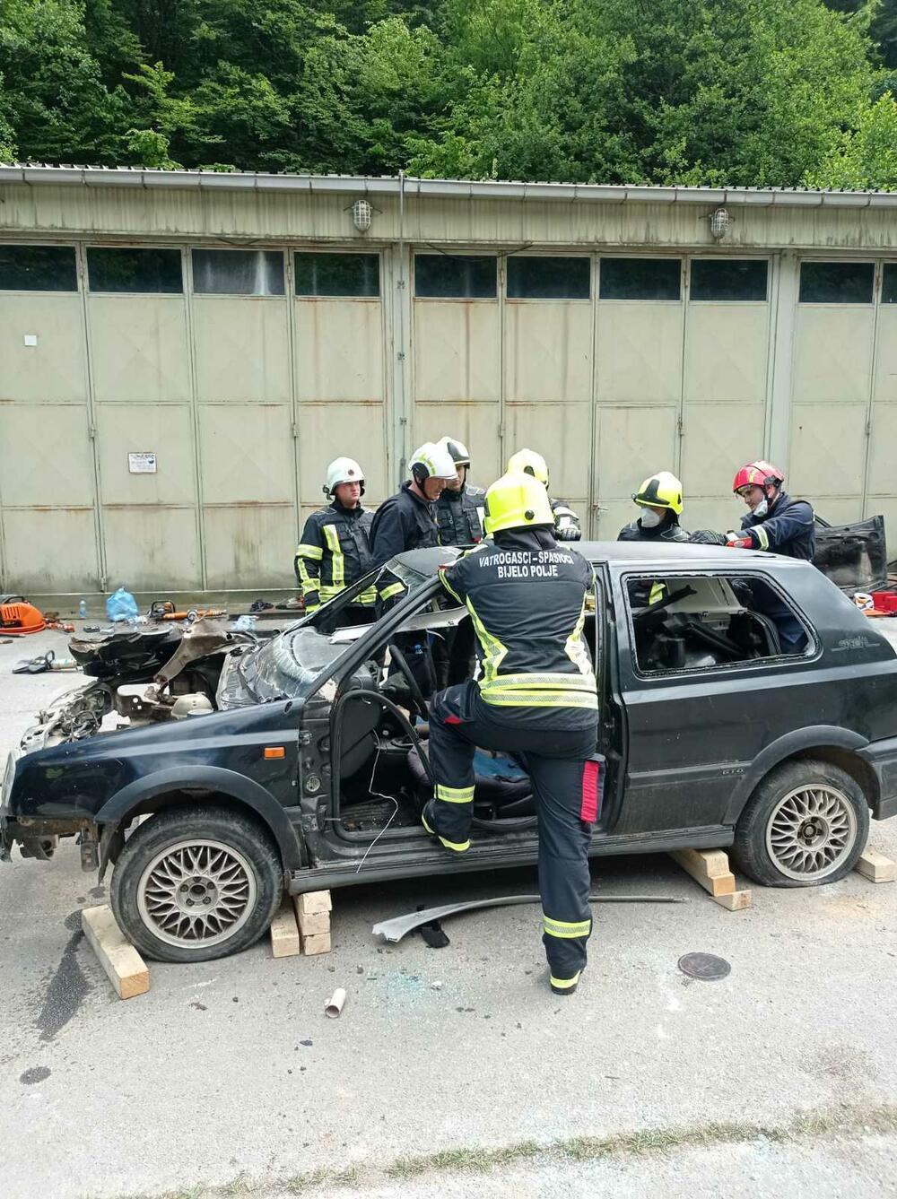 <p>Obuku će, kako je saopšteno, sprovesti 12 profesionalnih instruktora iz Engleske i dva iz Sjeverne Makedonije koji vrše obuke širom svijeta, a među kojima je i svjetski prvak u takmičenju instruktora iz oblasti saobraćajnih udesa</p>