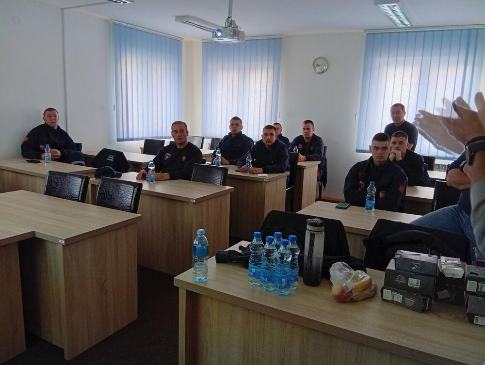 <p>Obuku će, kako je saopšteno, sprovesti 12 profesionalnih instruktora iz Engleske i dva iz Sjeverne Makedonije koji vrše obuke širom svijeta, a među kojima je i svjetski prvak u takmičenju instruktora iz oblasti saobraćajnih udesa</p>