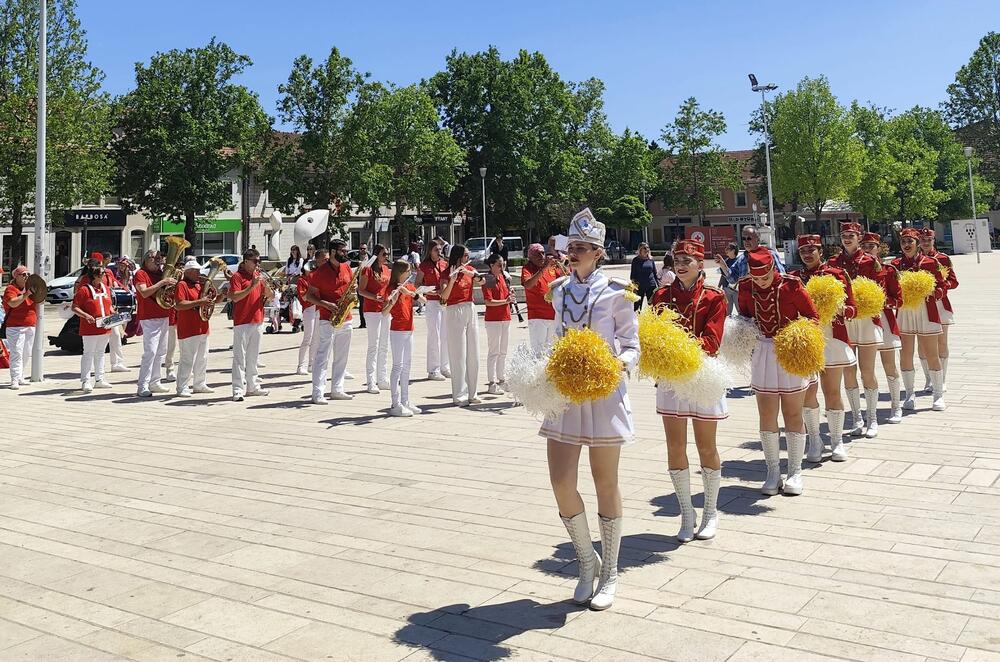 <p>U Nikšiću počeo IV „Karneval romana“ koji se održava pod sloganom „Otvoreni grad“ i traje do 3. juna</p>