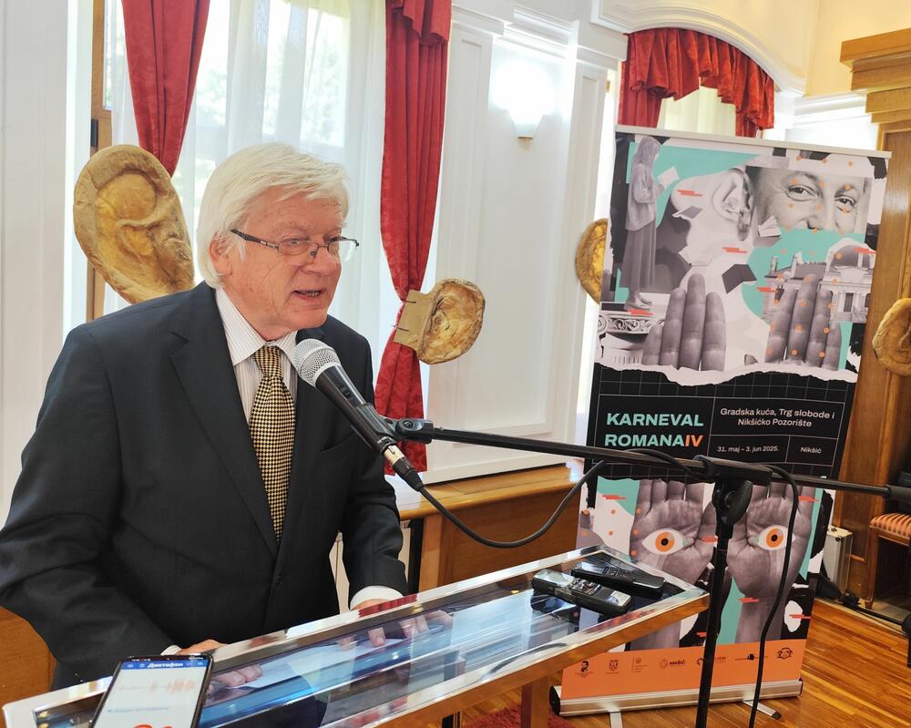 <p>U Nikšiću počeo IV „Karneval romana“ koji se održava pod sloganom „Otvoreni grad“ i traje do 3. juna</p>