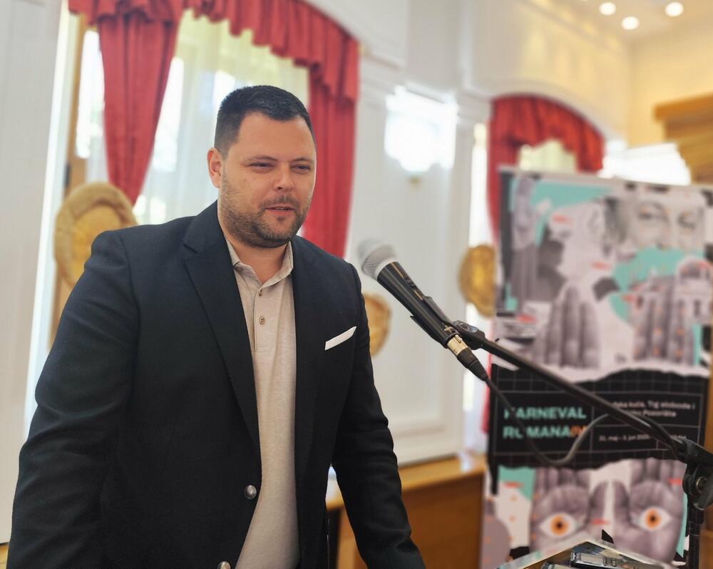 <p>U Nikšiću počeo IV „Karneval romana“ koji se održava pod sloganom „Otvoreni grad“ i traje do 3. juna</p>