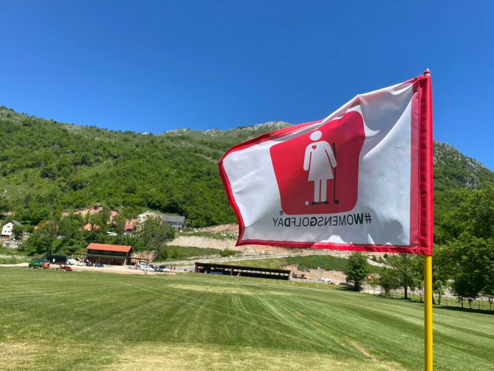<p>Golf donosi privilegiju uživanja u prirodi, građenja prijateljstava i mogućnosti da „budemo ono što jesmo“, kazala je Radmila Mikić Anđus iz Golf saveza Crne Gore</p>