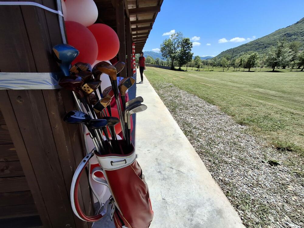 <p>Golf donosi privilegiju uživanja u prirodi, građenja prijateljstava i mogućnosti da „budemo ono što jesmo“, kazala je Radmila Mikić Anđus iz Golf saveza Crne Gore</p>