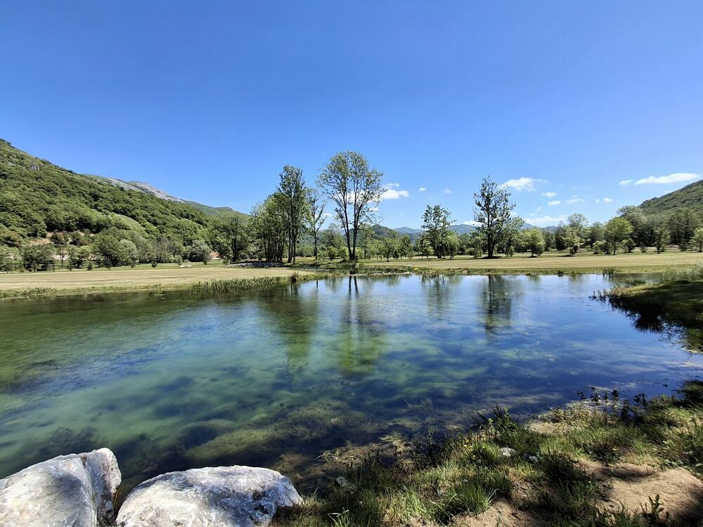 <p>Golf donosi privilegiju uživanja u prirodi, građenja prijateljstava i mogućnosti da „budemo ono što jesmo“, kazala je Radmila Mikić Anđus iz Golf saveza Crne Gore</p>
