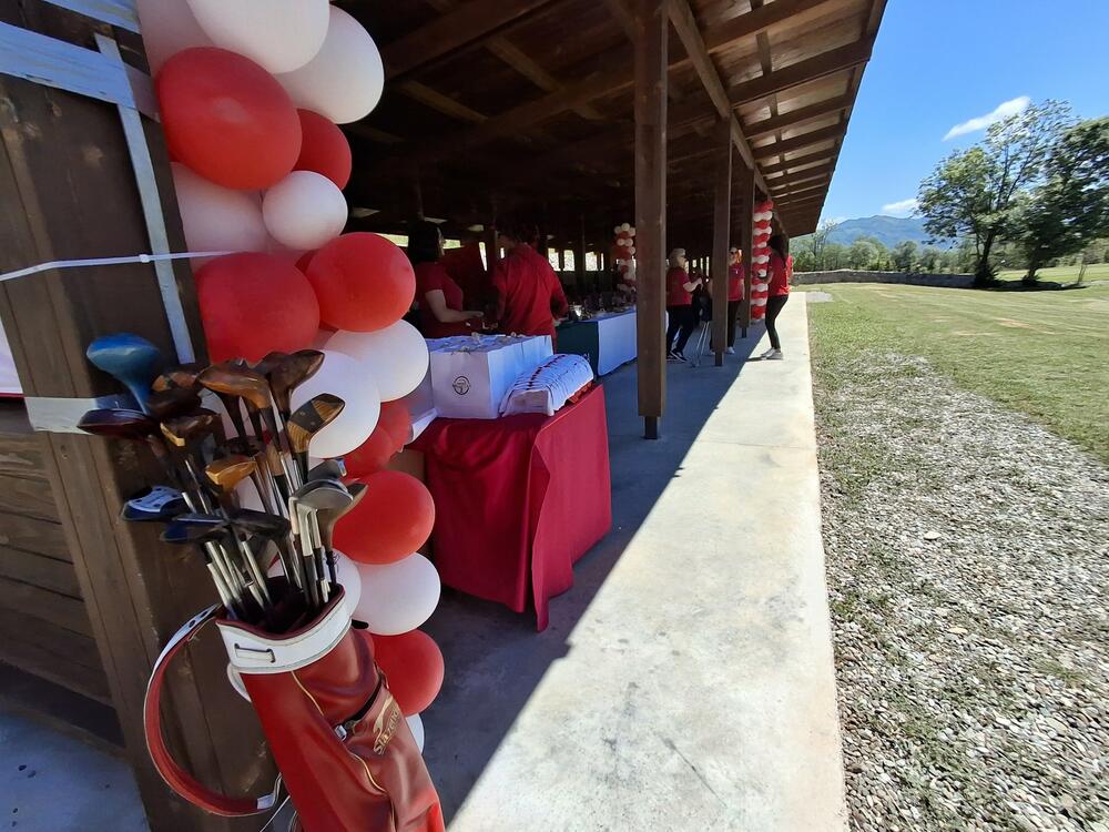 <p>Golf donosi privilegiju uživanja u prirodi, građenja prijateljstava i mogućnosti da „budemo ono što jesmo“, kazala je Radmila Mikić Anđus iz Golf saveza Crne Gore</p>