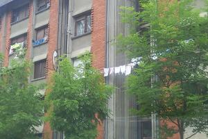 Rublje na terasama u Pljevljima uprkos zabrani