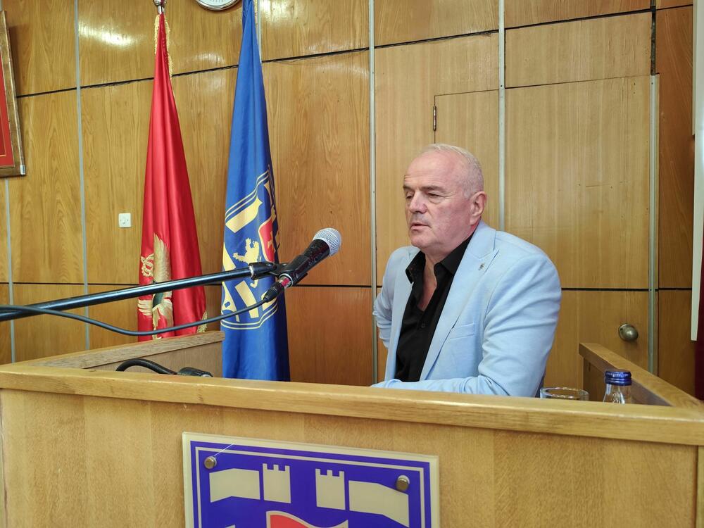 Jeftiniji bi bio “švedski sto” za pse: Šoškić