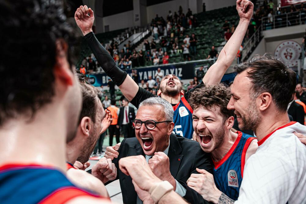 Radonjić i njegovi momci slave trijumf u Bursi, Foto: Bahçeşehir Koleji Spor Kulübü/X