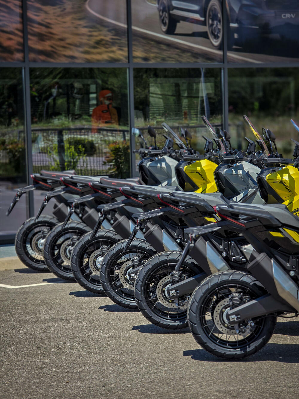 <p><strong><em>Novi X-ADV razbija kalup i podiže standard</em></strong></p>