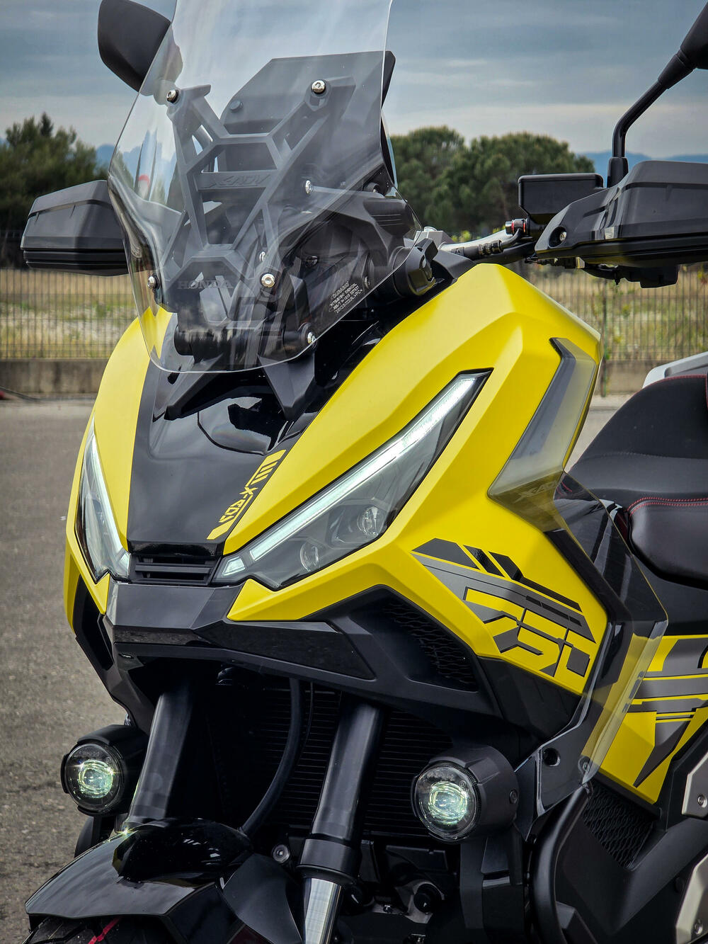 <p><strong><em>Novi X-ADV razbija kalup i podiže standard</em></strong></p>