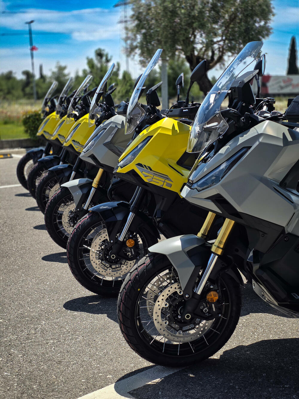 <p><strong><em>Novi X-ADV razbija kalup i podiže standard</em></strong></p>