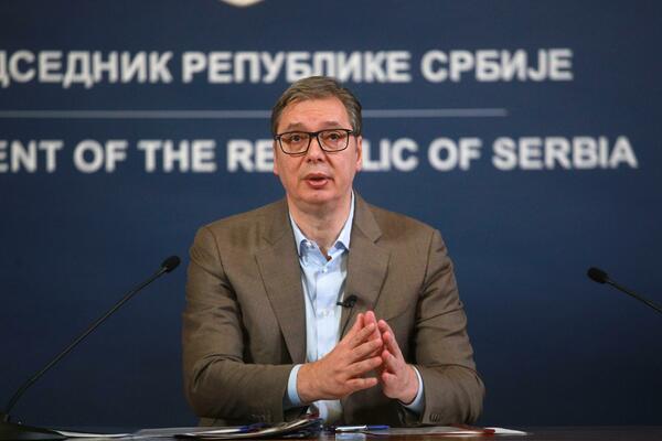 Kako je Vučić završio kao pacer