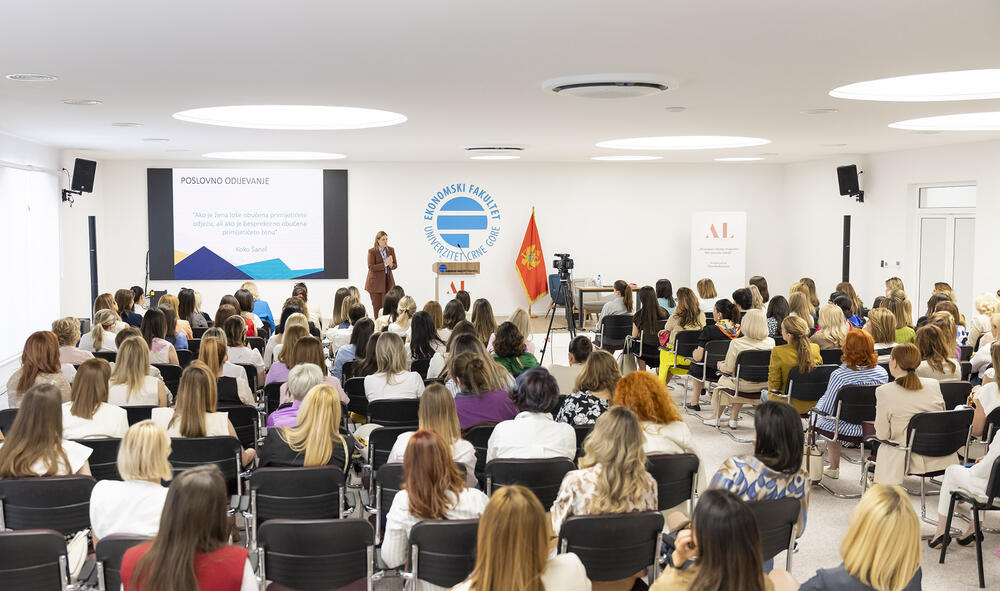 <p>Iz Asocijacije liderki Crne Gore (ALCG) je saopšteno da je u njihovoj organizaciji na Ekonomskom fakultetu u Podgorici održana edukativna radionica "Stil ostavlja utisak", posvećena poslovnom protokolu i stilu kao ključnim elementima savremenog liderstva</p>