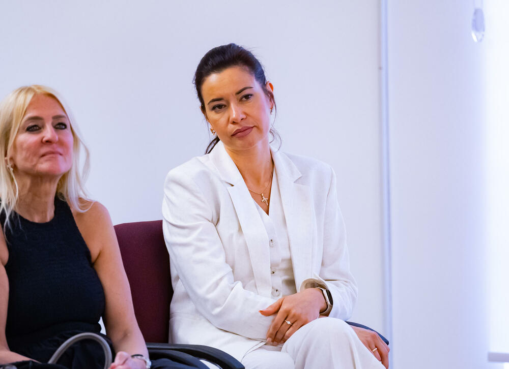 <p>Iz Asocijacije liderki Crne Gore (ALCG) je saopšteno da je u njihovoj organizaciji na Ekonomskom fakultetu u Podgorici održana edukativna radionica "Stil ostavlja utisak", posvećena poslovnom protokolu i stilu kao ključnim elementima savremenog liderstva</p>