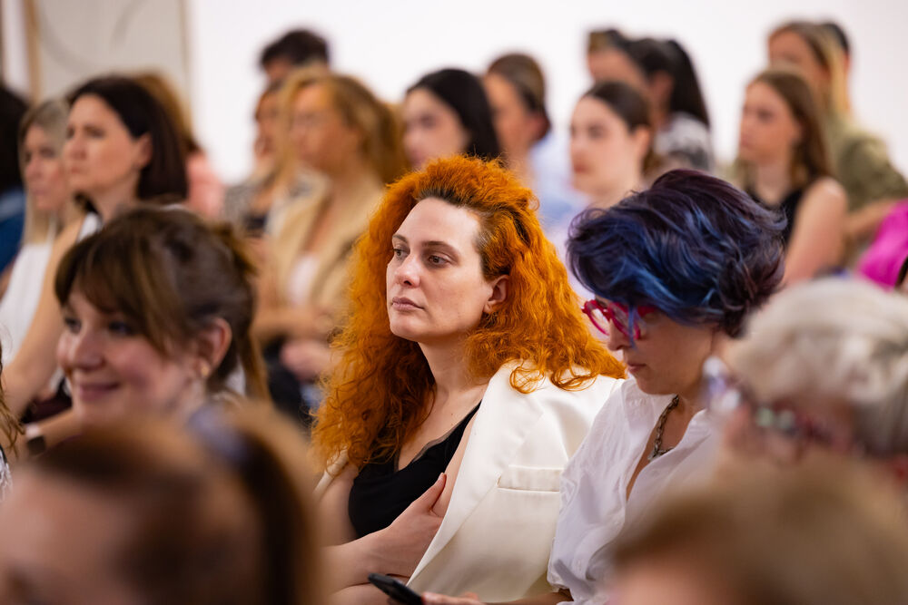 <p>Iz Asocijacije liderki Crne Gore (ALCG) je saopšteno da je u njihovoj organizaciji na Ekonomskom fakultetu u Podgorici održana edukativna radionica "Stil ostavlja utisak", posvećena poslovnom protokolu i stilu kao ključnim elementima savremenog liderstva</p>