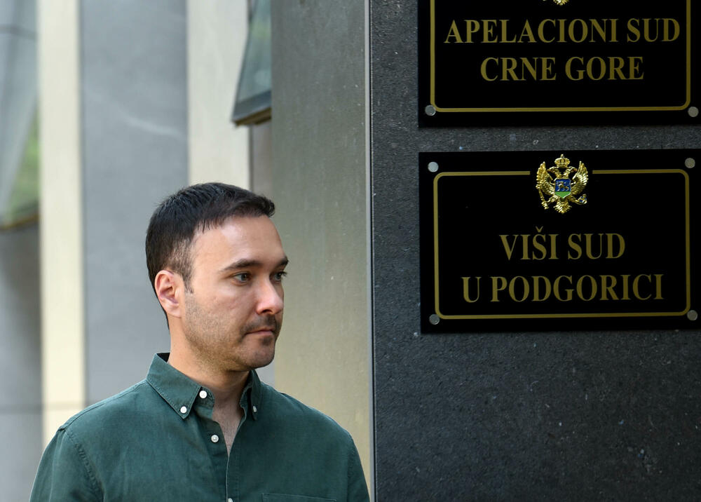 <p>Advokat Vesne Medenice, Zdravko Begović je ukazao da njegova branjenica ima ozbiljne probleme zbog dugog sjedjenja</p>  <p>"Neće ona da ometa ovaj postupak samo da povedete računa da to bude u nekim granicama koje su prihvatljive za nju da ročišta ne traju pet sati", naglasio je Begović</p>  <p>Vijeće sutkinje Vesne Kovačević odbilo je predlog odbrane optuženog Luke Bakoča da mu se ukine pritvor</p>