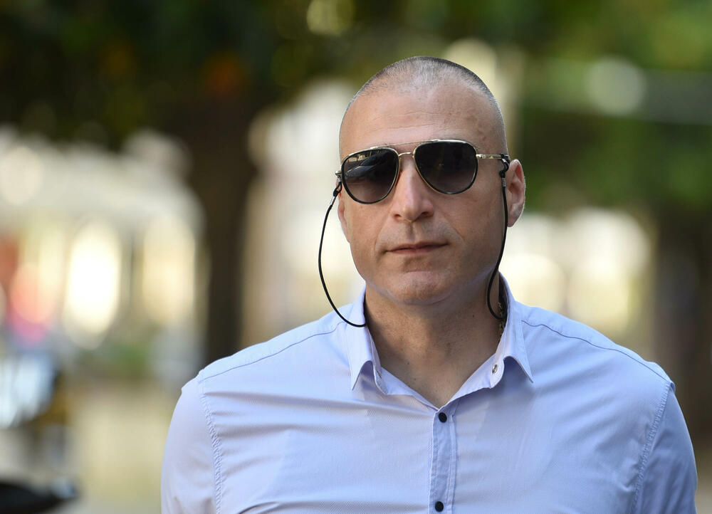 <p>Advokat Vesne Medenice, Zdravko Begović je ukazao da njegova branjenica ima ozbiljne probleme zbog dugog sjedjenja</p>  <p>"Neće ona da ometa ovaj postupak samo da povedete računa da to bude u nekim granicama koje su prihvatljive za nju da ročišta ne traju pet sati", naglasio je Begović</p>  <p>Vijeće sutkinje Vesne Kovačević odbilo je predlog odbrane optuženog Luke Bakoča da mu se ukine pritvor</p>