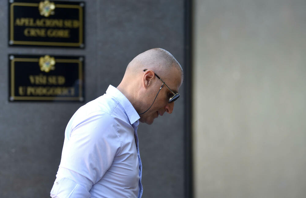 <p>Advokat Vesne Medenice, Zdravko Begović je ukazao da njegova branjenica ima ozbiljne probleme zbog dugog sjedjenja</p>  <p>"Neće ona da ometa ovaj postupak samo da povedete računa da to bude u nekim granicama koje su prihvatljive za nju da ročišta ne traju pet sati", naglasio je Begović</p>  <p>Vijeće sutkinje Vesne Kovačević odbilo je predlog odbrane optuženog Luke Bakoča da mu se ukine pritvor</p>