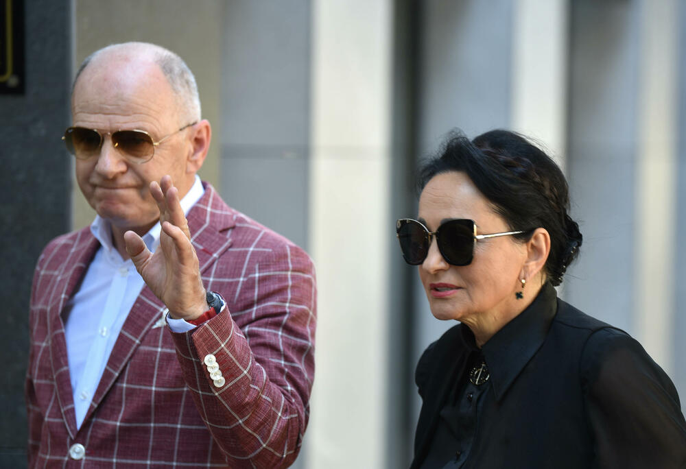 <p>Advokat Vesne Medenice, Zdravko Begović je ukazao da njegova branjenica ima ozbiljne probleme zbog dugog sjedjenja</p>  <p>"Neće ona da ometa ovaj postupak samo da povedete računa da to bude u nekim granicama koje su prihvatljive za nju da ročišta ne traju pet sati", naglasio je Begović</p>  <p>Vijeće sutkinje Vesne Kovačević odbilo je predlog odbrane optuženog Luke Bakoča da mu se ukine pritvor</p>