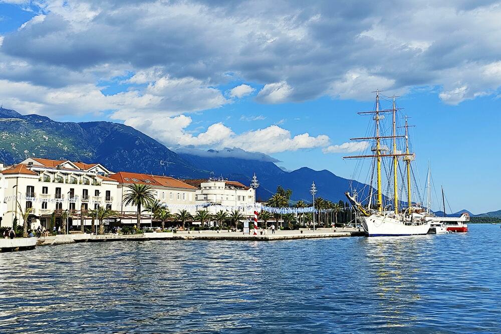 Tivat (Ilustracija), Foto: Siniša Luković