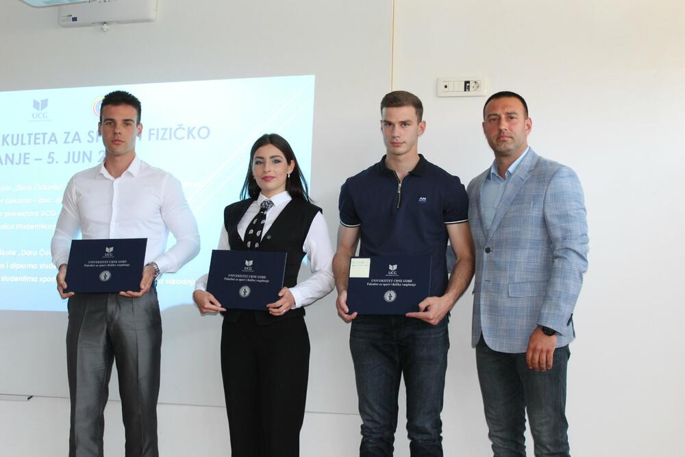 <p>U prethodnoj godini, prema riječima dekana, predano su radili i na domaćem i na međunarodnom polju, aktivno učestvuju u Erasmus programima, potpisani su mnogi međunarodni sporazumi sa partnerskim institucijama, ugostili su brojne stručnjake iz oblasti sporta...</p>