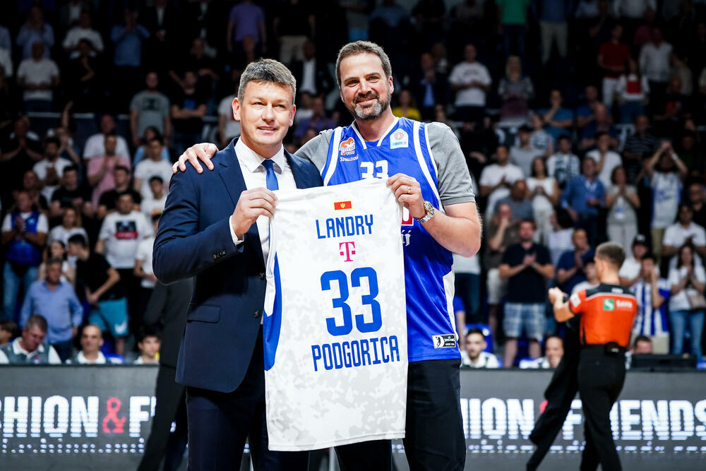 <p>Fenomenalna atmosfera u "M:tel dvorani Morača"</p>