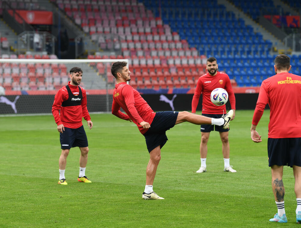 <p>Crna Gora sjutra protiv Češke (20.45) igra važan kvalifikacioni duel</p>