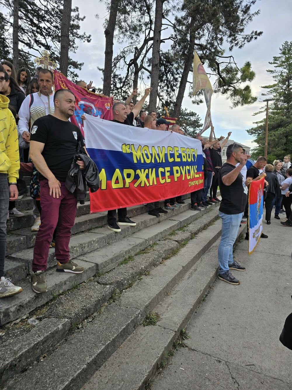 Transparent Moli se Bogu i drži se Rusije u Nikšiću 12.05.2025. godine