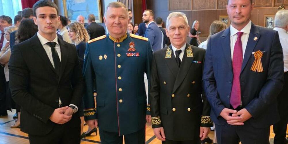 Balša Vojvodić u društvu ruskog amabasadora u Srbiji Aleksandara Bocan-Herčenka na prijemu povodom Dana pobjede