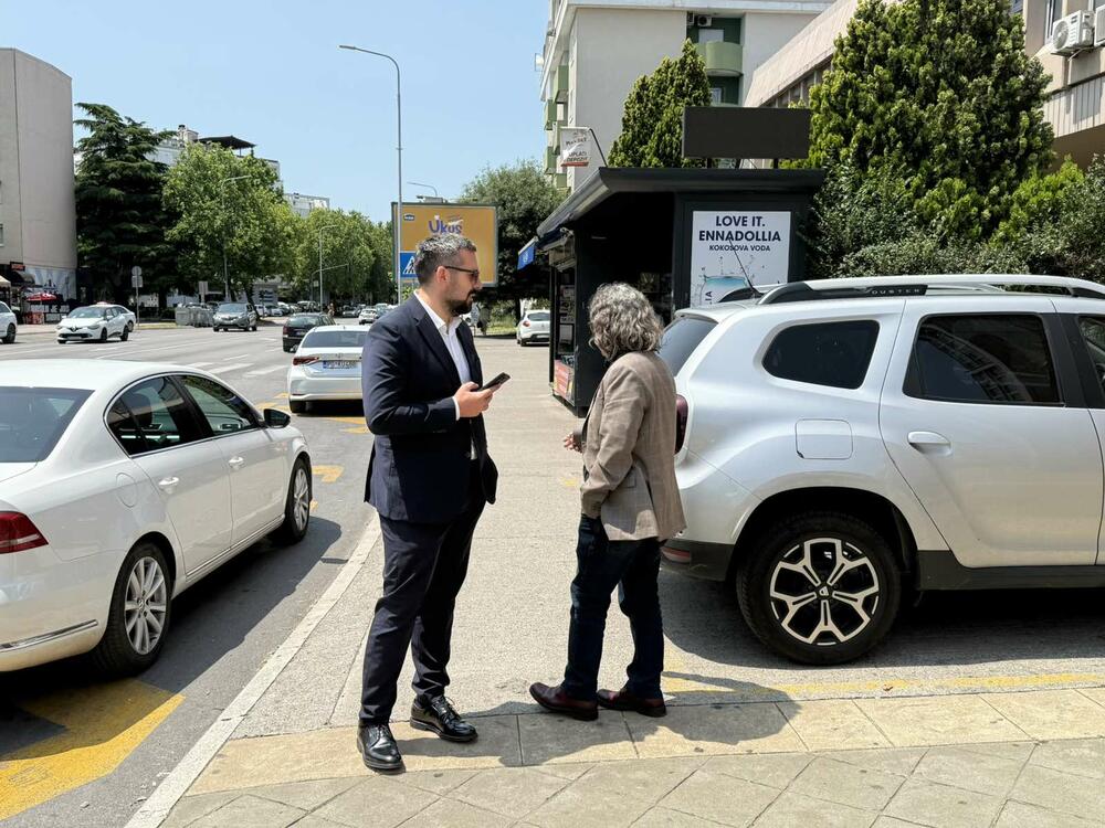 <p>Na snmku se čuje da član Savjeta RTCG Filip Lazović kaže da je situacija atipična, te da se na članove Savjeta RTCG vršio pritisak</p>