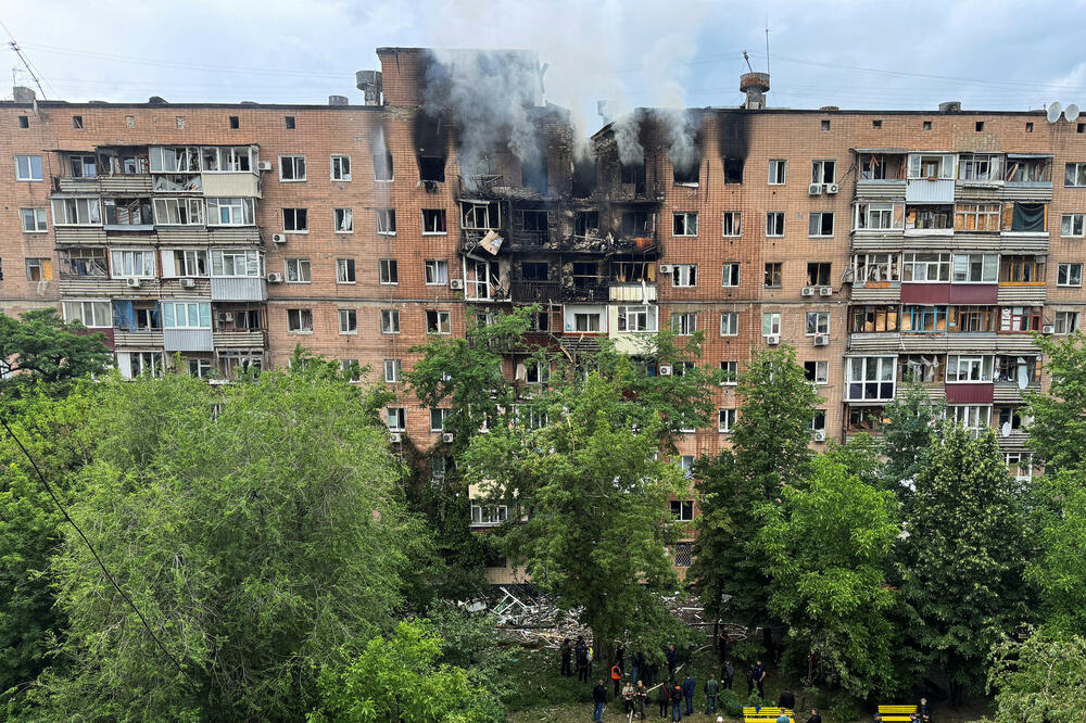 <p>Harkov, jedan od najvećih gradova u Ukrajini, nalazi se samo nekoliko desetina kilometara od ruske granice i bio je pod stalnim ruskim granatiranjem tokom više od tri godine rata</p>