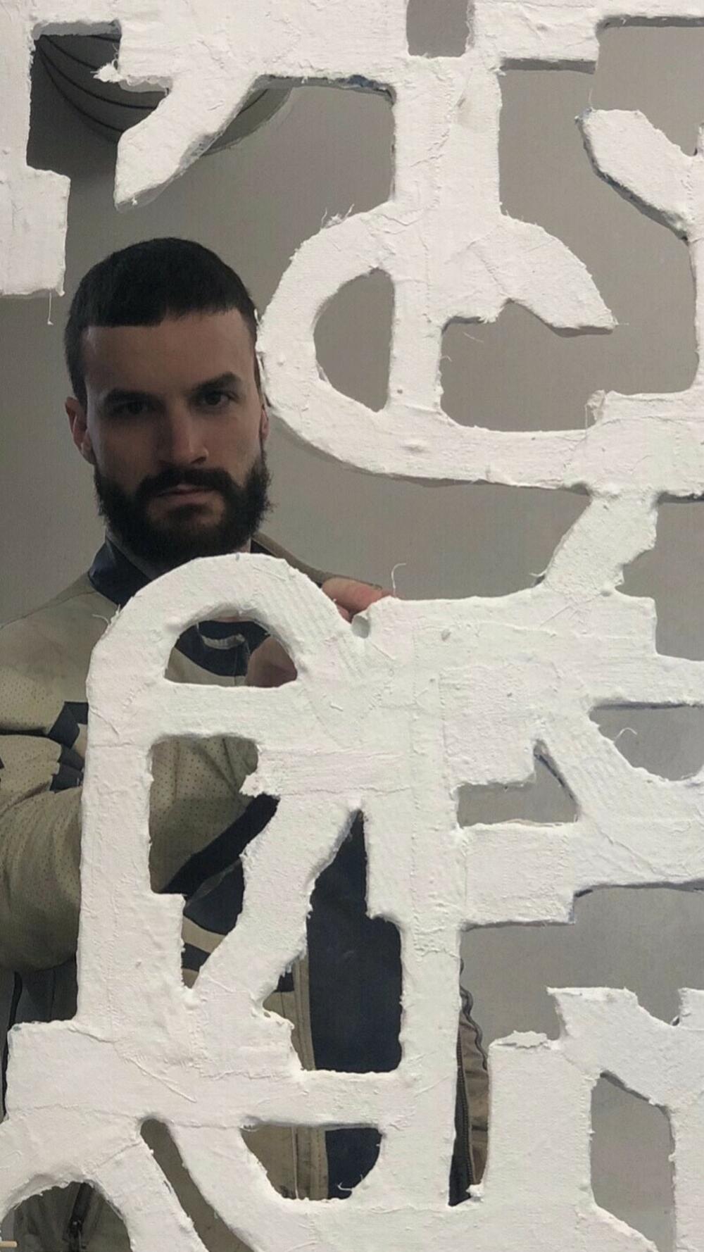 Delić sa jednim od radova