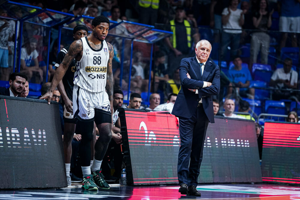 Obradović i Tajrik Džons tokom drugog meča, Foto: KK Budućnost Voli/Filip Roganović