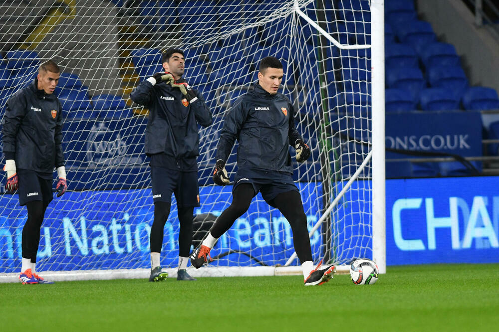 Nikić i Popović u društvu iskusnijeg kolege Petkovića