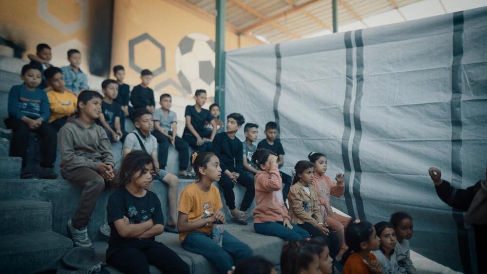 <p>Dok zvanični Izrael procjenjuje da je najmanje polovina, od više od 50.000 stradalih u Gazi, povezana s Hamasom, palestinski novinar Hamed Sbeata poručuje da ta država ratuje protiv civila...</p>  <p>Portparol vojske Izraela odbacuje optužbe za genocid, navodeći da je odnos između broja civila i ubijenih boraca Hamasa “najniži u istoriji ratovanja”</p>  <p>Reporter “Vijesti” čuo granatiranje Gaze, dok je intervjuisao djevojku koja je preživjela napad Hamasa...</p>