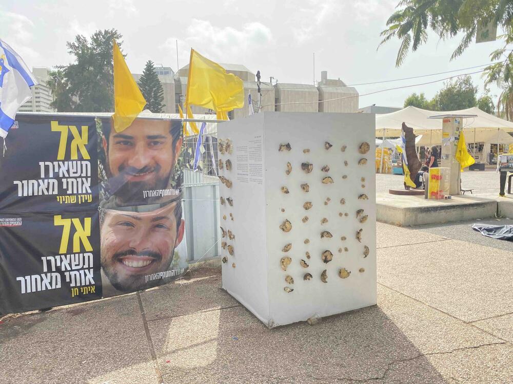 <p>Dok zvanični Izrael procjenjuje da je najmanje polovina, od više od 50.000 stradalih u Gazi, povezana s Hamasom, palestinski novinar Hamed Sbeata poručuje da ta država ratuje protiv civila...</p>  <p>Portparol vojske Izraela odbacuje optužbe za genocid, navodeći da je odnos između broja civila i ubijenih boraca Hamasa “najniži u istoriji ratovanja”</p>  <p>Reporter “Vijesti” čuo granatiranje Gaze, dok je intervjuisao djevojku koja je preživjela napad Hamasa...</p>