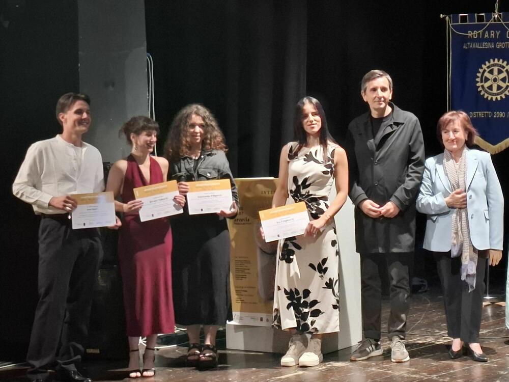 <p>Nakon samostalne izložbe u Italiji, mladi pljevaljski umjetnik “Vijestima” najavljuje i predstavljanje u Crnoj Gori</p>