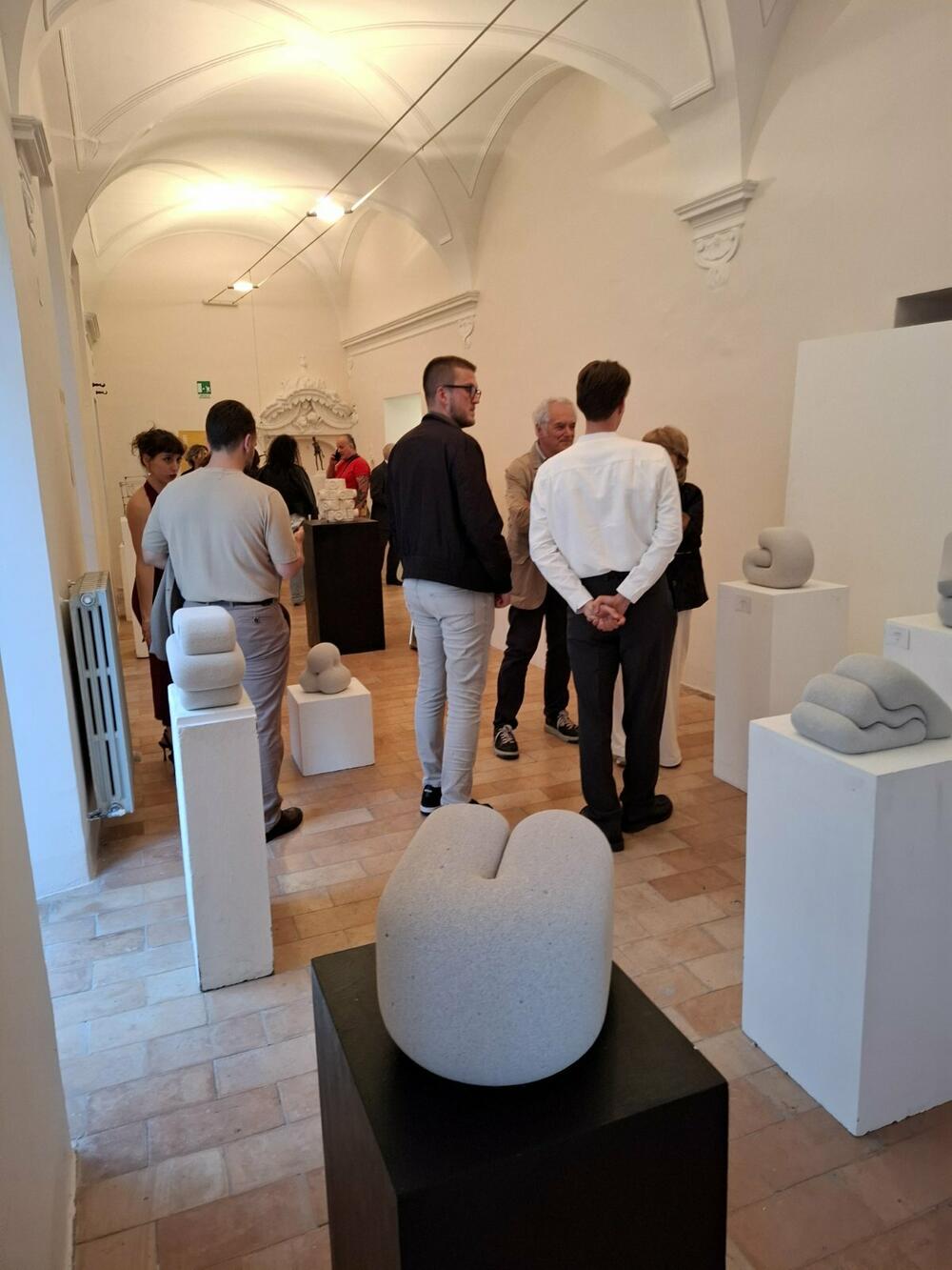 <p>Nakon samostalne izložbe u Italiji, mladi pljevaljski umjetnik “Vijestima” najavljuje i predstavljanje u Crnoj Gori</p>