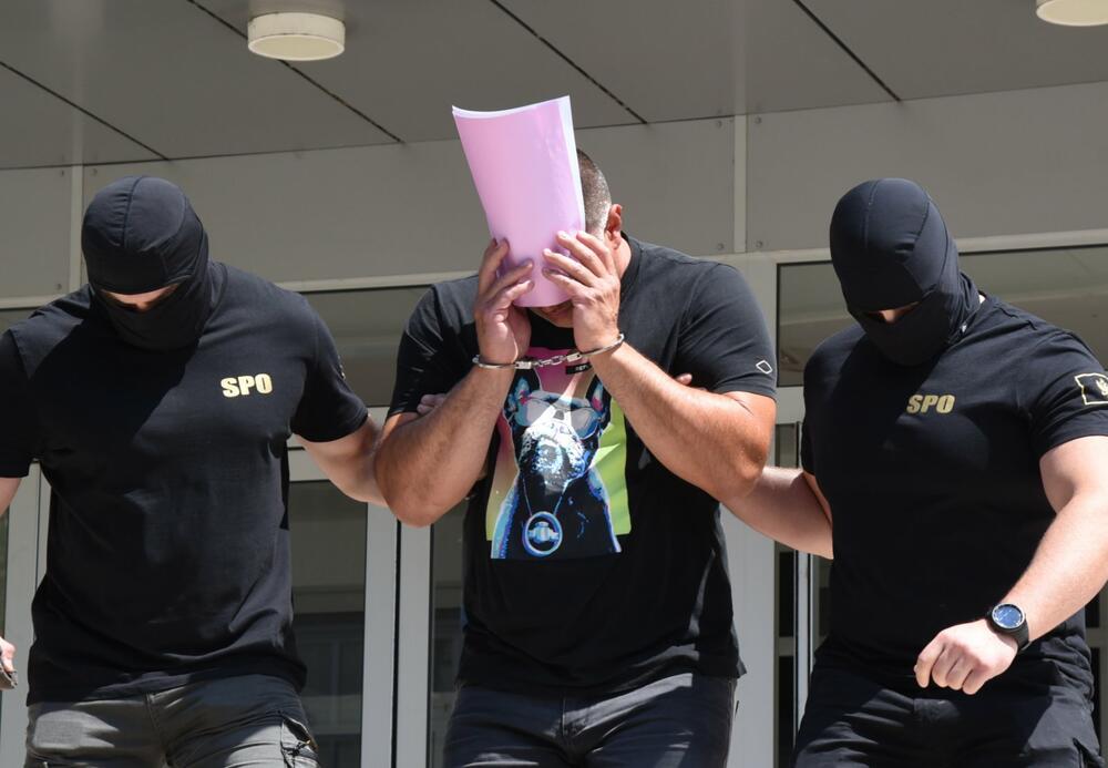 <p>U jutrošnjoj akciji uhapšeni i Dejan Milić, Radoje Dakić, Mileta Simanić i Adnan Suković;</p>  <p>SPO je tokom popodneva uhapsio i vlasnika firme "MP Šped Trans" Predraga Madžgalja, koja se bavi drumskim prevozom tereta.</p>