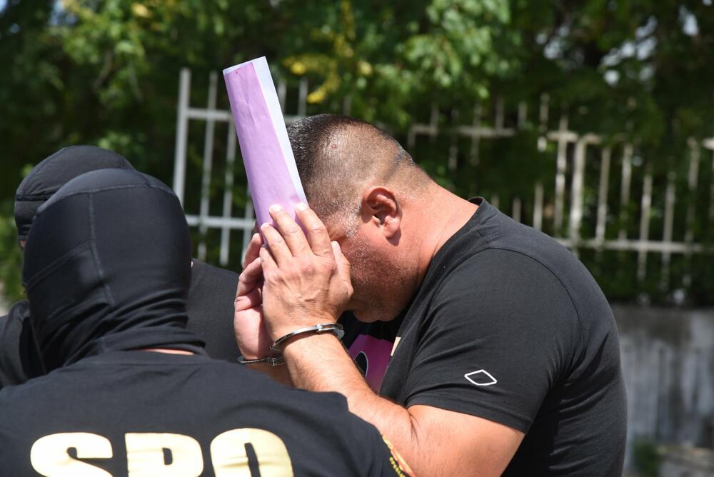 <p>U jutrošnjoj akciji uhapšeni i Dejan Milić, Radoje Dakić, Mileta Simanić i Adnan Suković;</p>  <p>SPO je tokom popodneva uhapsio i vlasnika firme "MP Šped Trans" Predraga Madžgalja, koja se bavi drumskim prevozom tereta.</p>