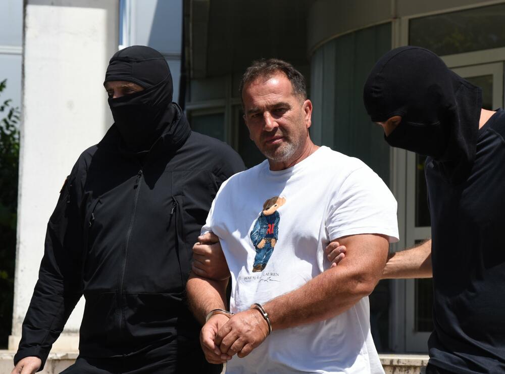 <p>U jutrošnjoj akciji uhapšeni i Dejan Milić, Radoje Dakić, Mileta Simanić i Adnan Suković;</p>  <p>SPO je tokom popodneva uhapsio i vlasnika firme "MP Šped Trans" Predraga Madžgalja, koja se bavi drumskim prevozom tereta.</p>