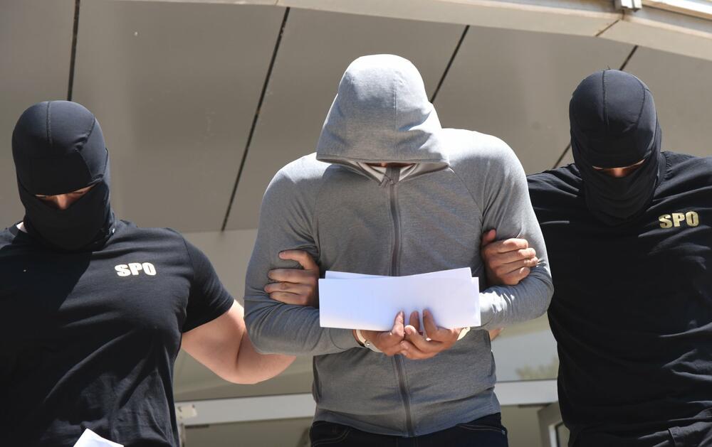 <p>U jutrošnjoj akciji uhapšeni i Dejan Milić, Radoje Dakić, Mileta Simanić i Adnan Suković;</p>  <p>SPO je tokom popodneva uhapsio i vlasnika firme "MP Šped Trans" Predraga Madžgalja, koja se bavi drumskim prevozom tereta.</p>