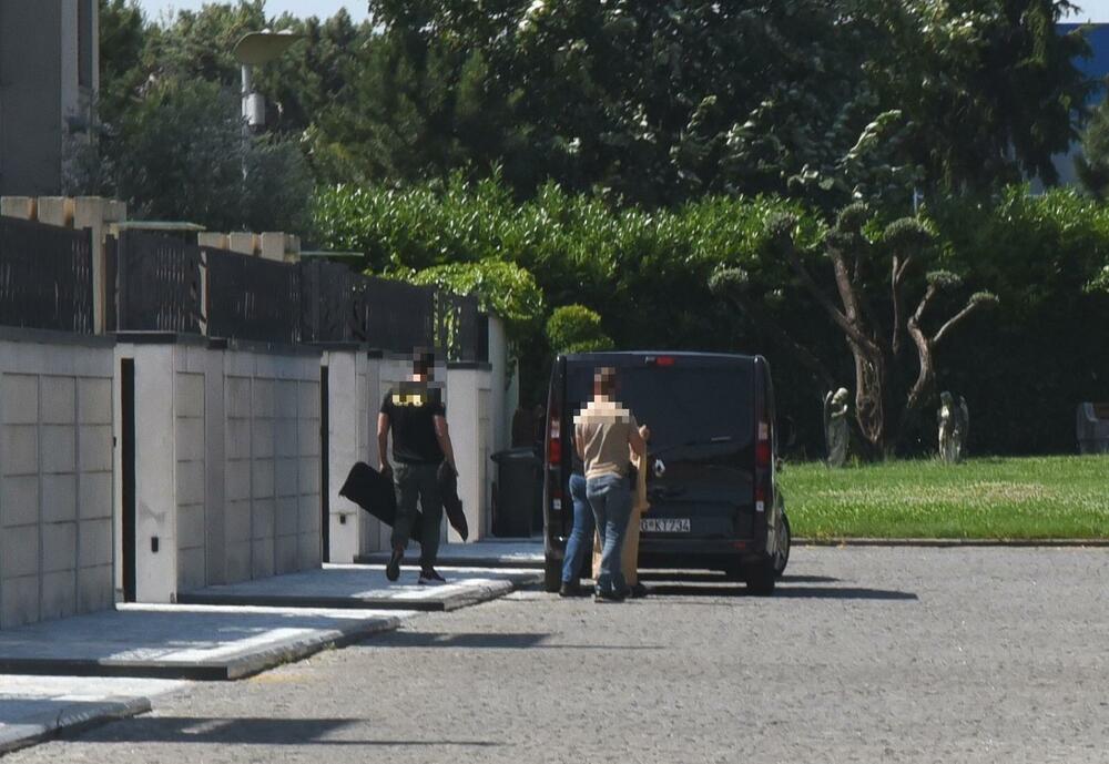 <p>U jutrošnjoj akciji uhapšeni i Dejan Milić, Radoje Dakić, Mileta Simanić i Adnan Suković;</p>  <p>SPO je tokom popodneva uhapsio i vlasnika firme "MP Šped Trans" Predraga Madžgalja, koja se bavi drumskim prevozom tereta.</p>